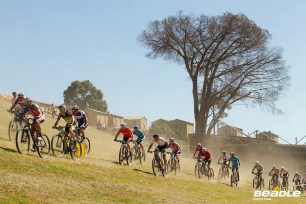 Racers in action on behalf of songo.info