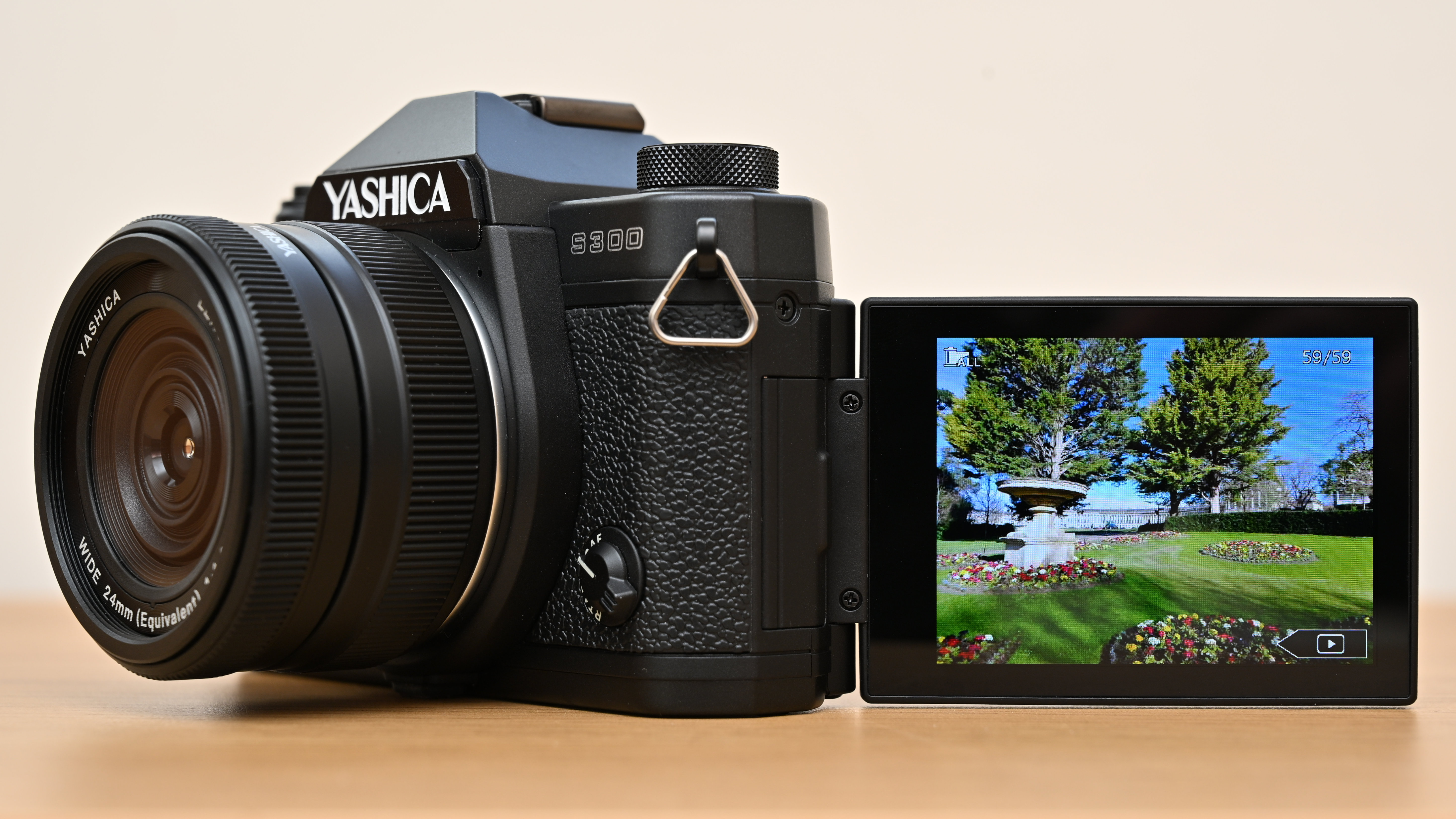 Yashica FX-D S300 product shot