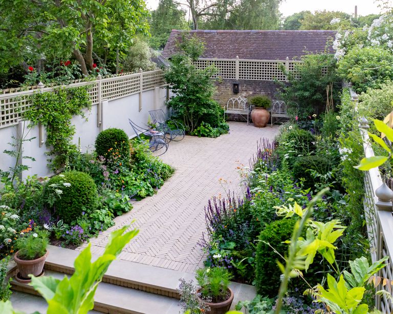 5 design ideas to inspire from this narrow and small garden