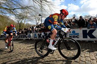 As it happened: Jorgenson solos to victory as Van Aert crashes out