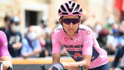 Egan Bernal leads the Giro d&#039;Italia into the third week