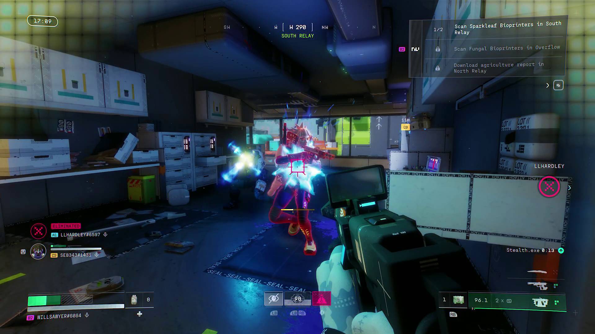 Marathon player shooting at enemy vandal and triage runners