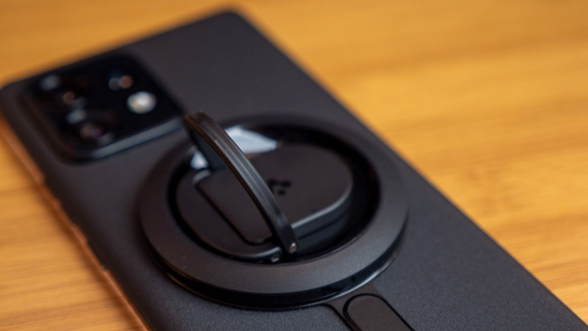 Using a Spigen O-Mag Ring phone webcam mount with a Motorola Edge Plus (2023)