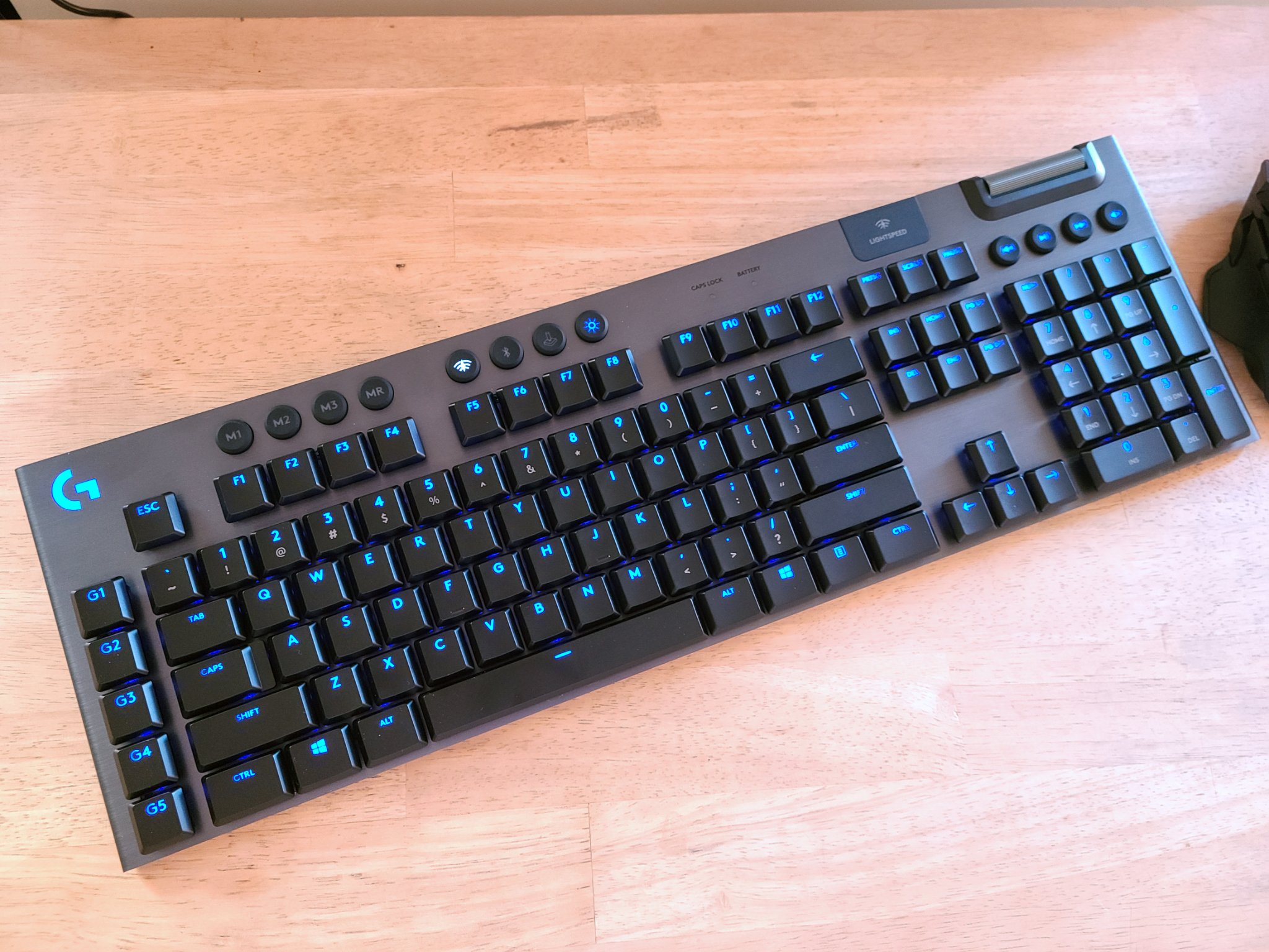 Logitech G915 Lightspeed Wireless Mechanical Gaming Keyboard Is a Solid  Keyboard Choice — GeekTyrant
