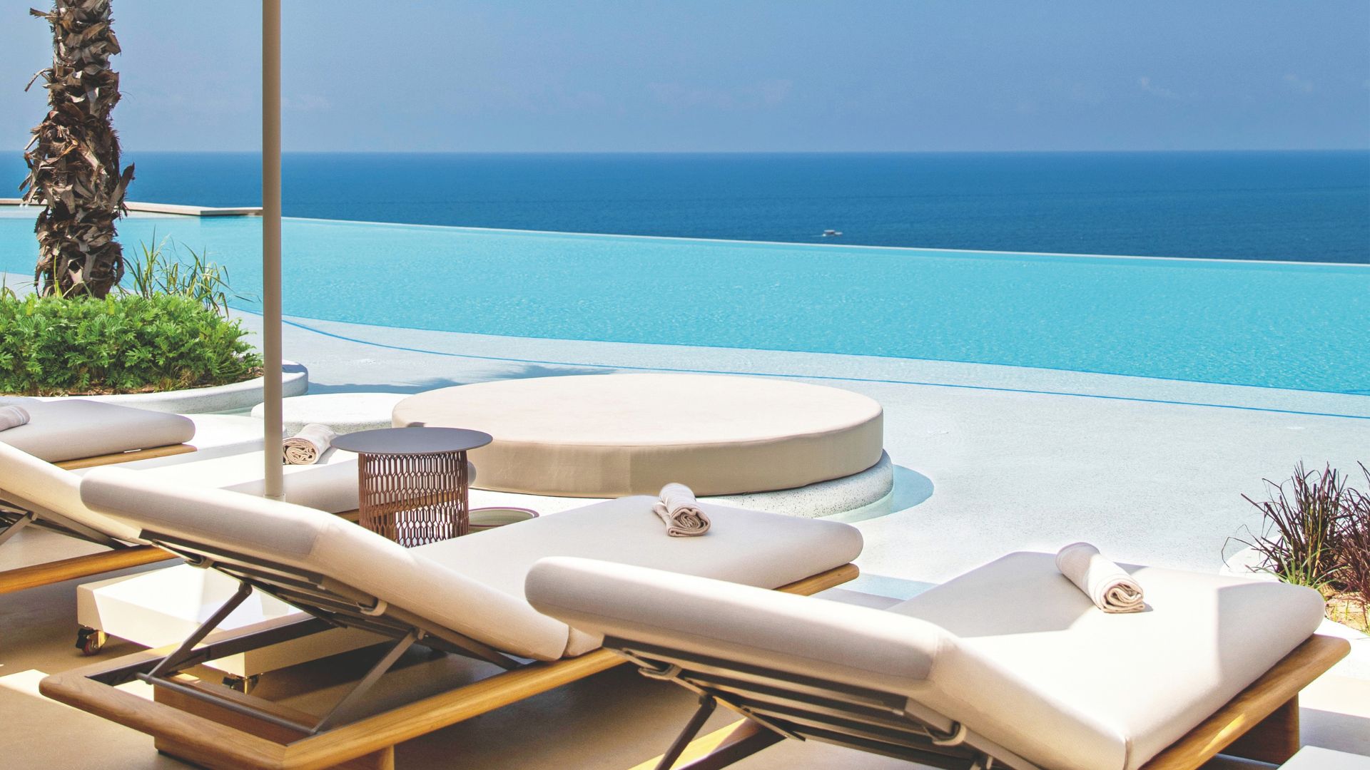 The infinity pool at Regnum Crown hotel, Turkey