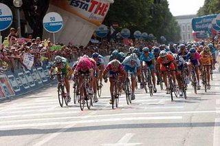 It was a very close finish between Olaf Pollack (l) and Paolo Bettini