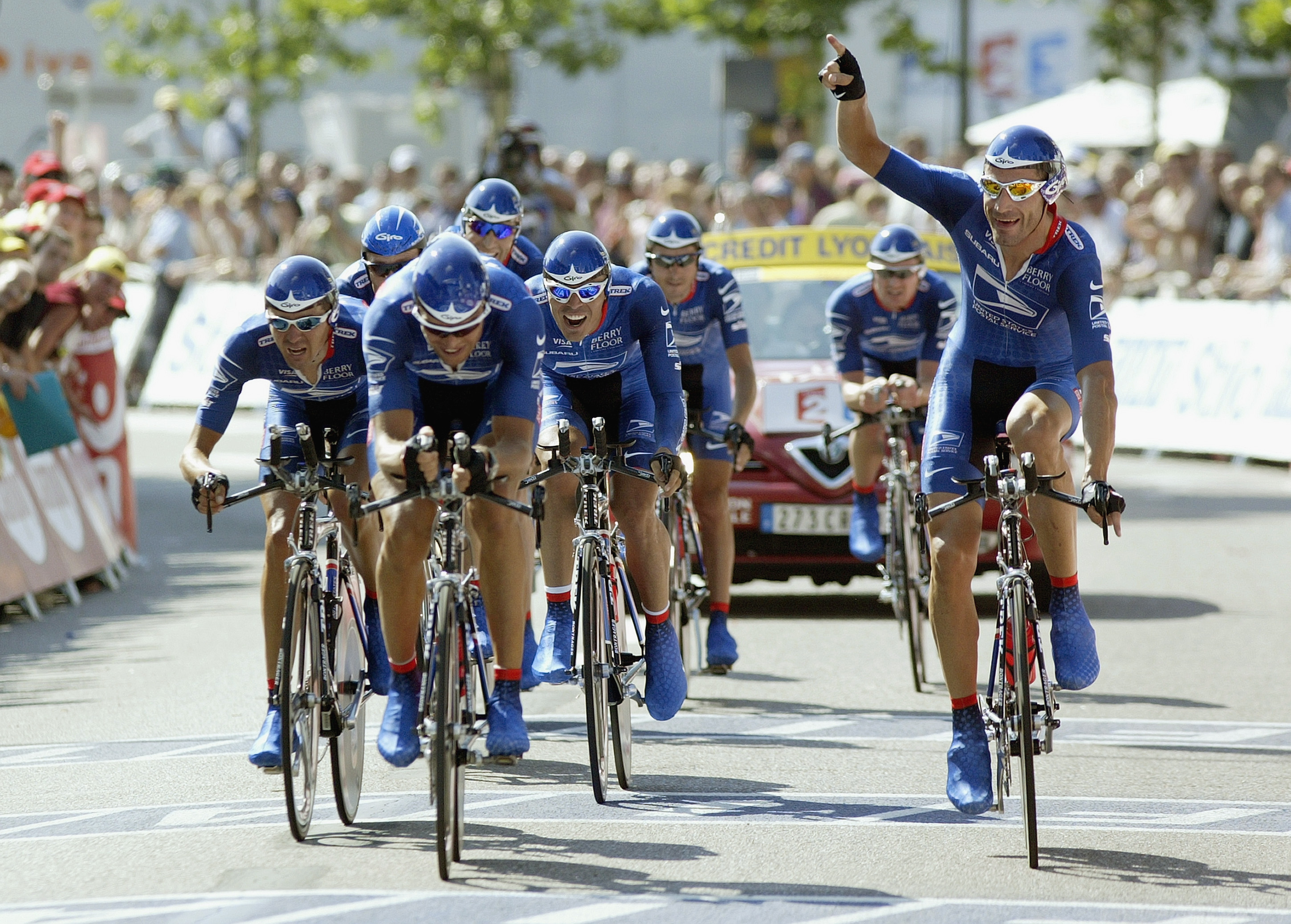 SAINT DIZIER, FRANCE - JULY 9: George Hincapie raises his hand in victory as he and Jose Luis Rubiera, Floyd Landis, Vjatceslav Ekimov, Roberto Heras, Pavel Padrnos, Lance Armstrong, Manuel Beltran and Victor Hugo Pena of the US Postal-Berry Floor team cross the finish line winning the team time trial during stage four between Joinville and Saint-Dizier during the Tour de France on July 9, 2003 in France. (Photo by Robert Laberge/Getty Images)