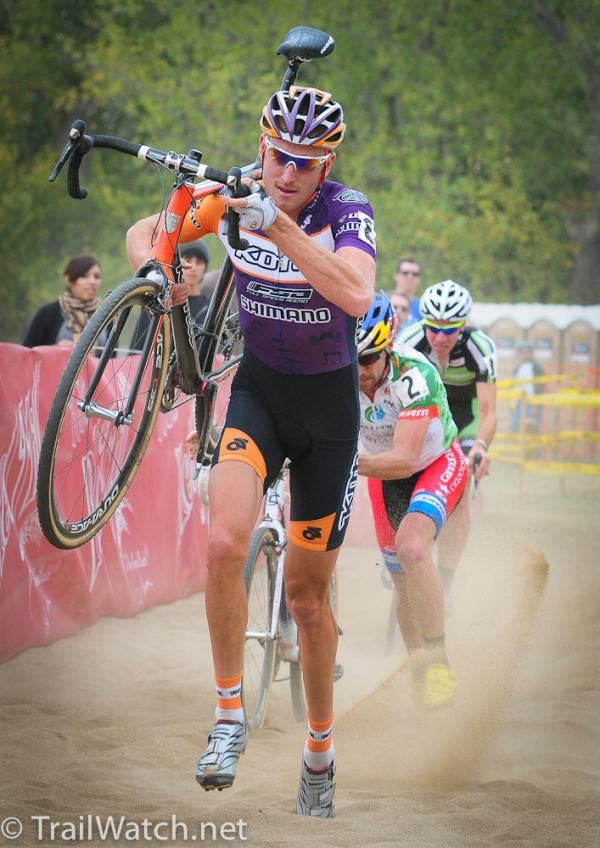 Ryan Trebon (Kona) runs the sand pit with Johnson and Powers close behind