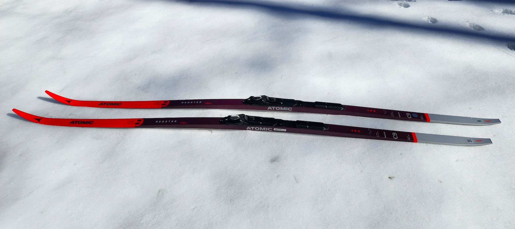 ATOMIC REDSTER C9 Skintec　187cm med Atomic Redster C9 Carbon Skintec cross country skis review | Advnture