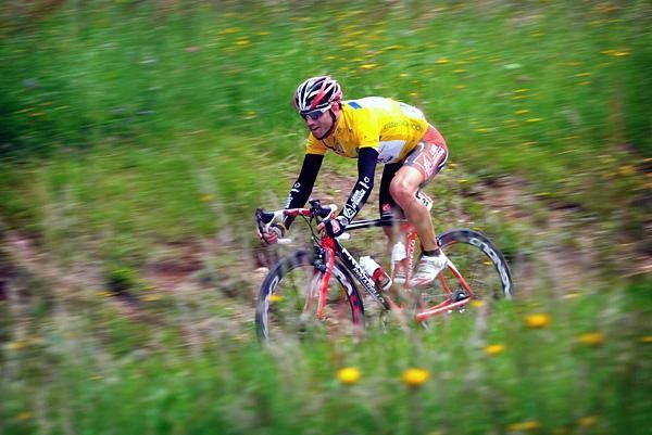 Valverde looking good in yellow.