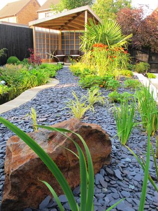 Alternatives to grass: slate chippings