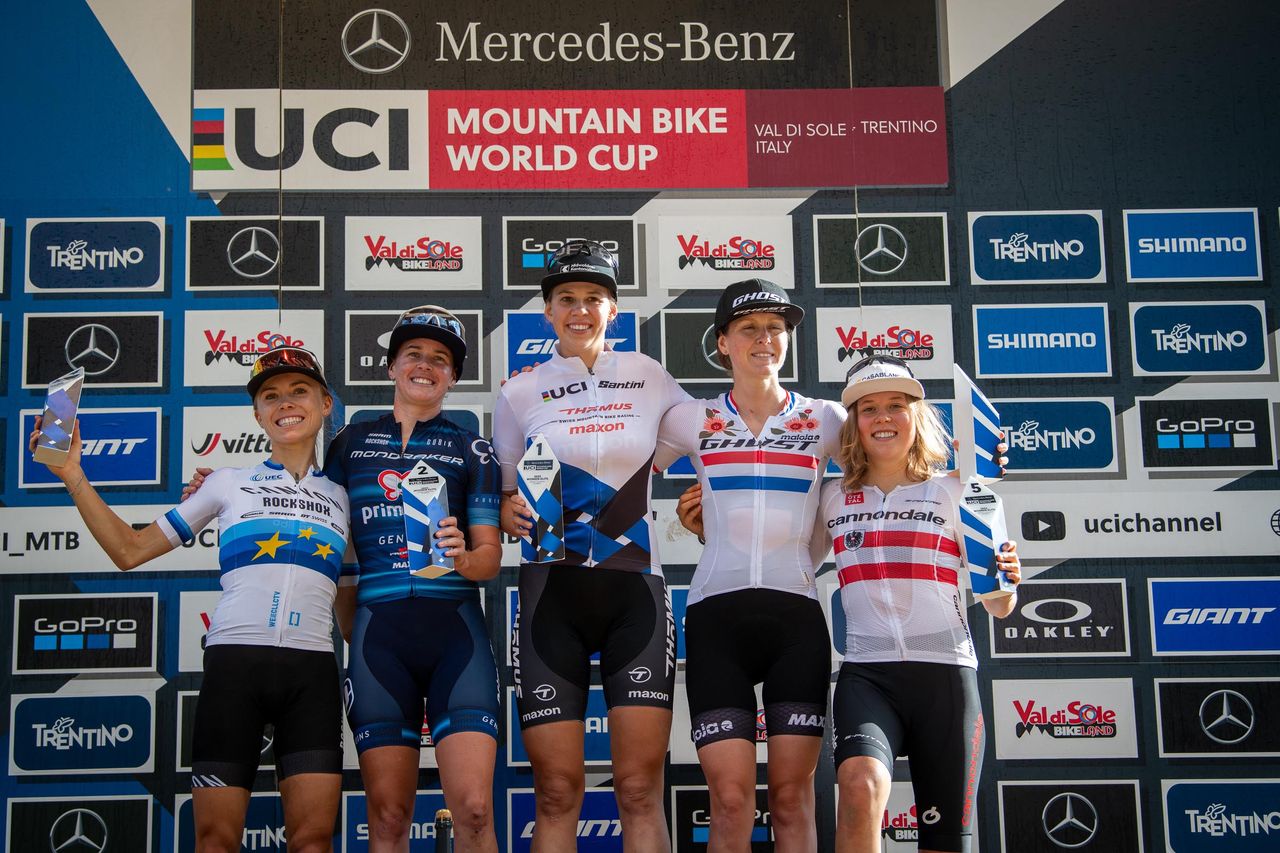 Final World Cup overall: l to r - Loana Lecomte, Rebecca Ellen McConnell, Alessandra Keller, Anne Terpstra, Mona Mitterwallner