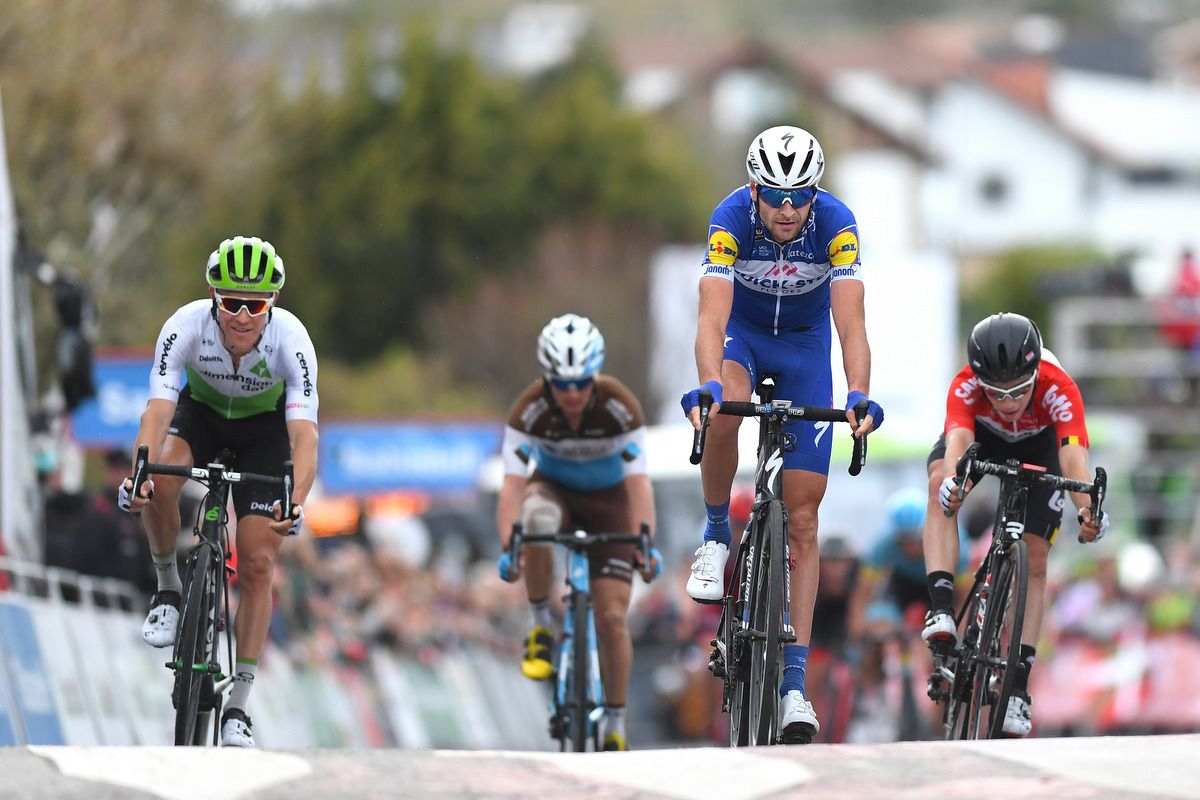 Pieter Serry leads a group over the line one minute down on Alaphilippe