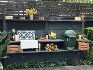 outdoor sink ideas: tiled sink in outdoor kitchen