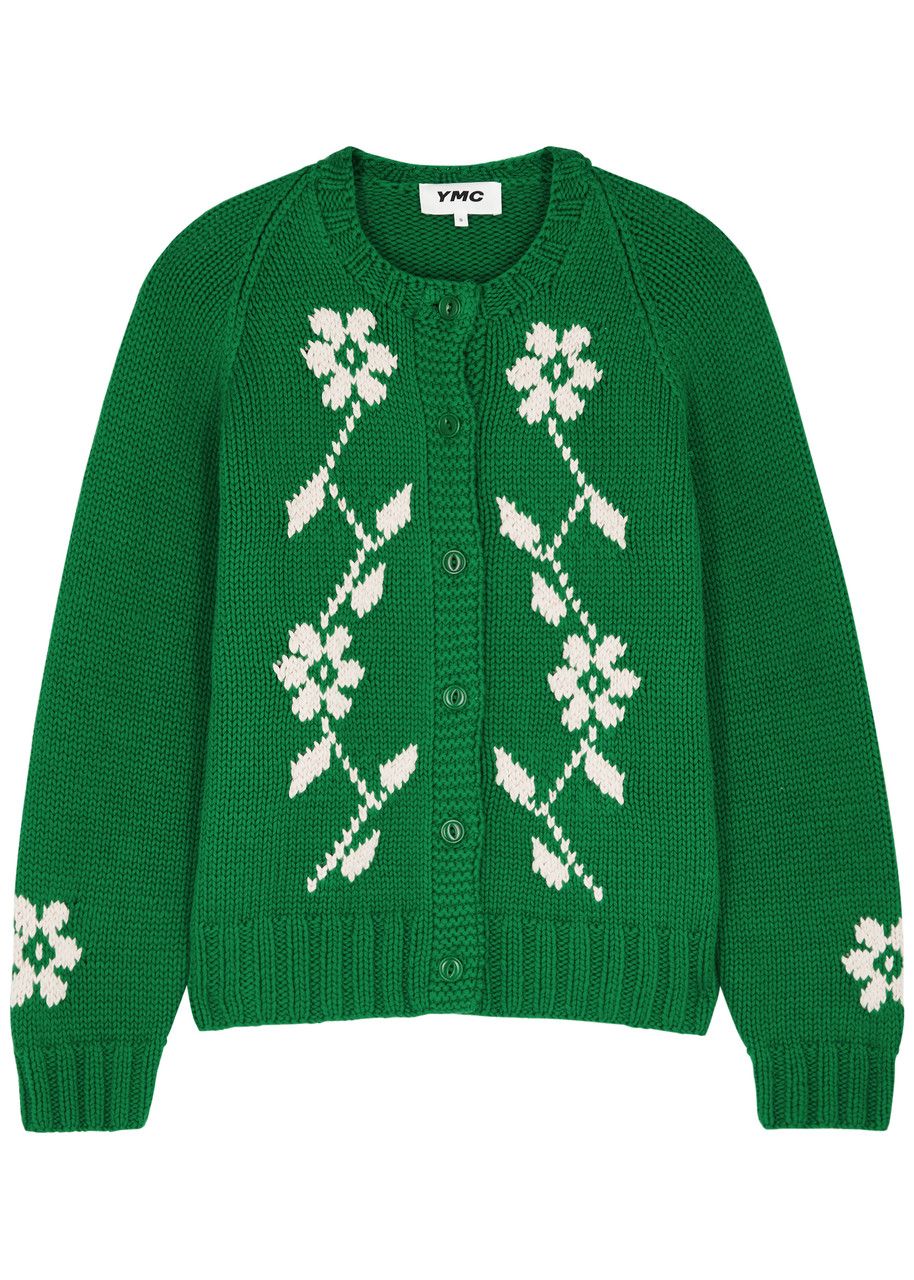 missing-image الجميع يصممون القميص الأبيض تحت صيحة البلوز