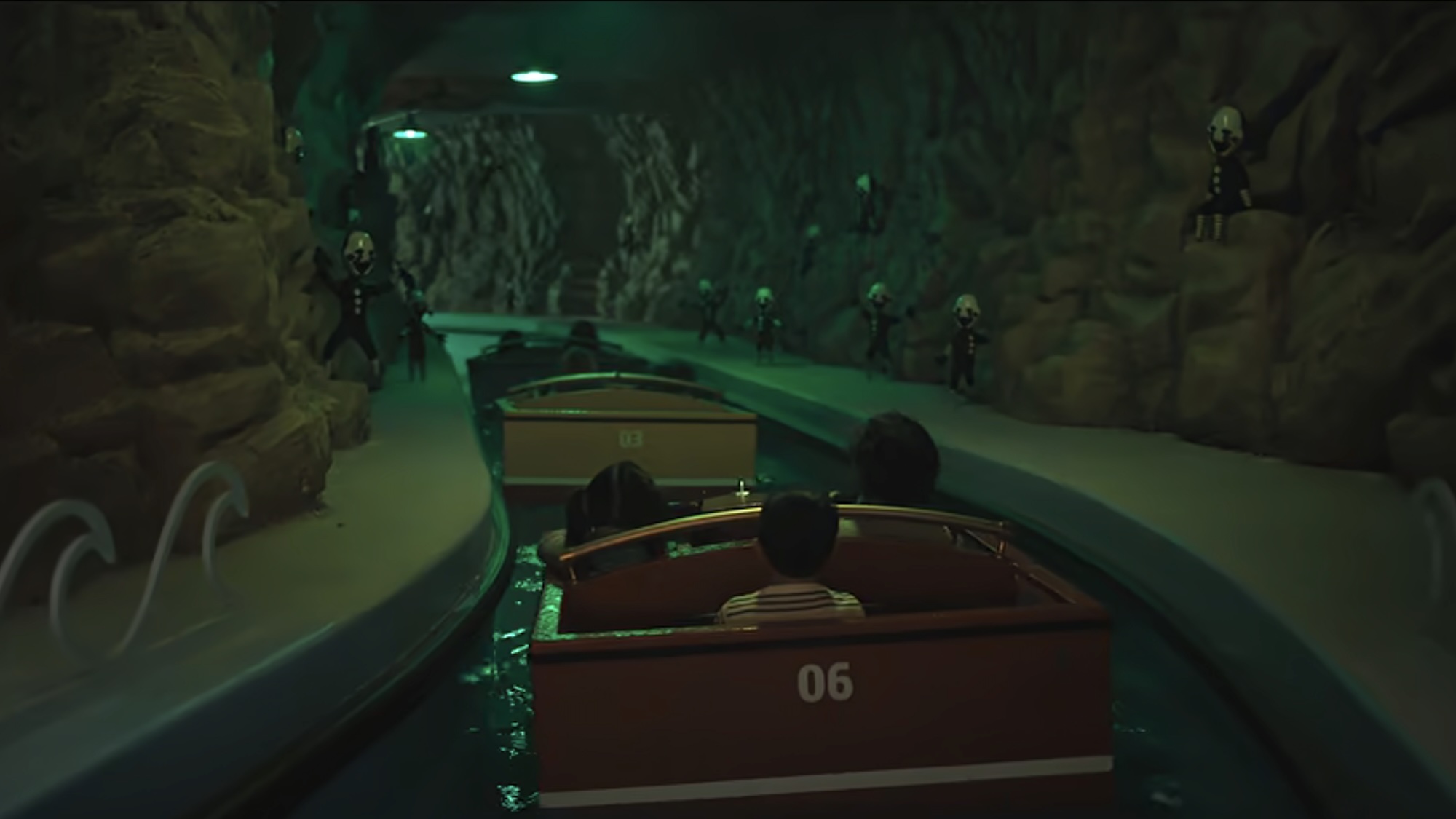 Boat ride going through tunnel full of Marionette figures in Five Nights at Freddy's 2