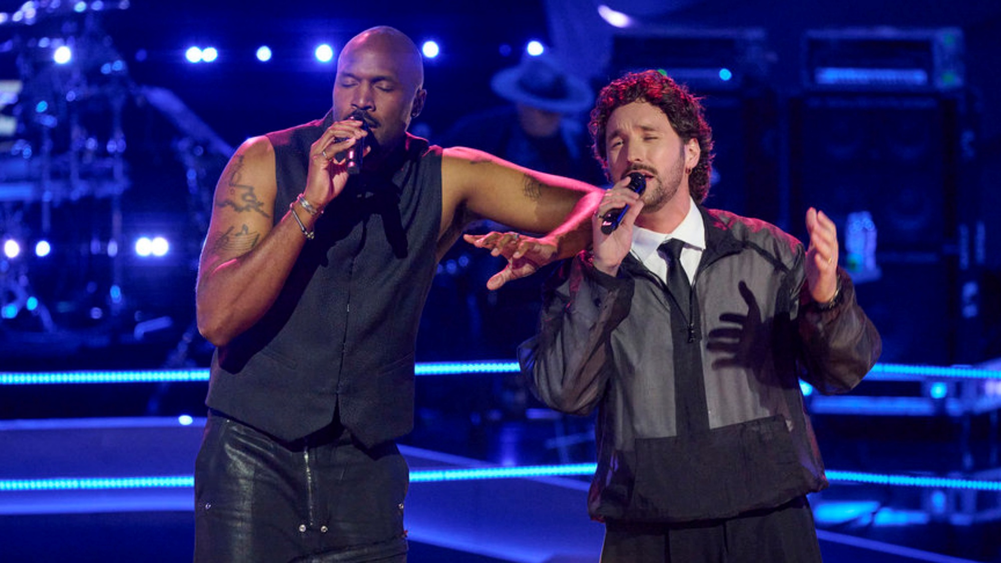 Bryan Jaymes and Brandon Diaz singing together during The Battles in Season 30 of The Voice.