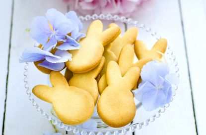 queen easter biscuit