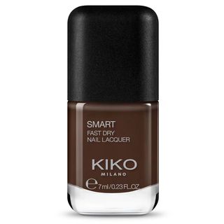 Esmalte de uñas Kiko Smart en color chocolate oscuro