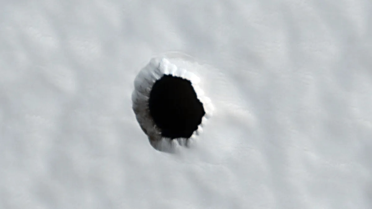 Mysterious 'hole' on Mars could be future home for astronauts thumbnail