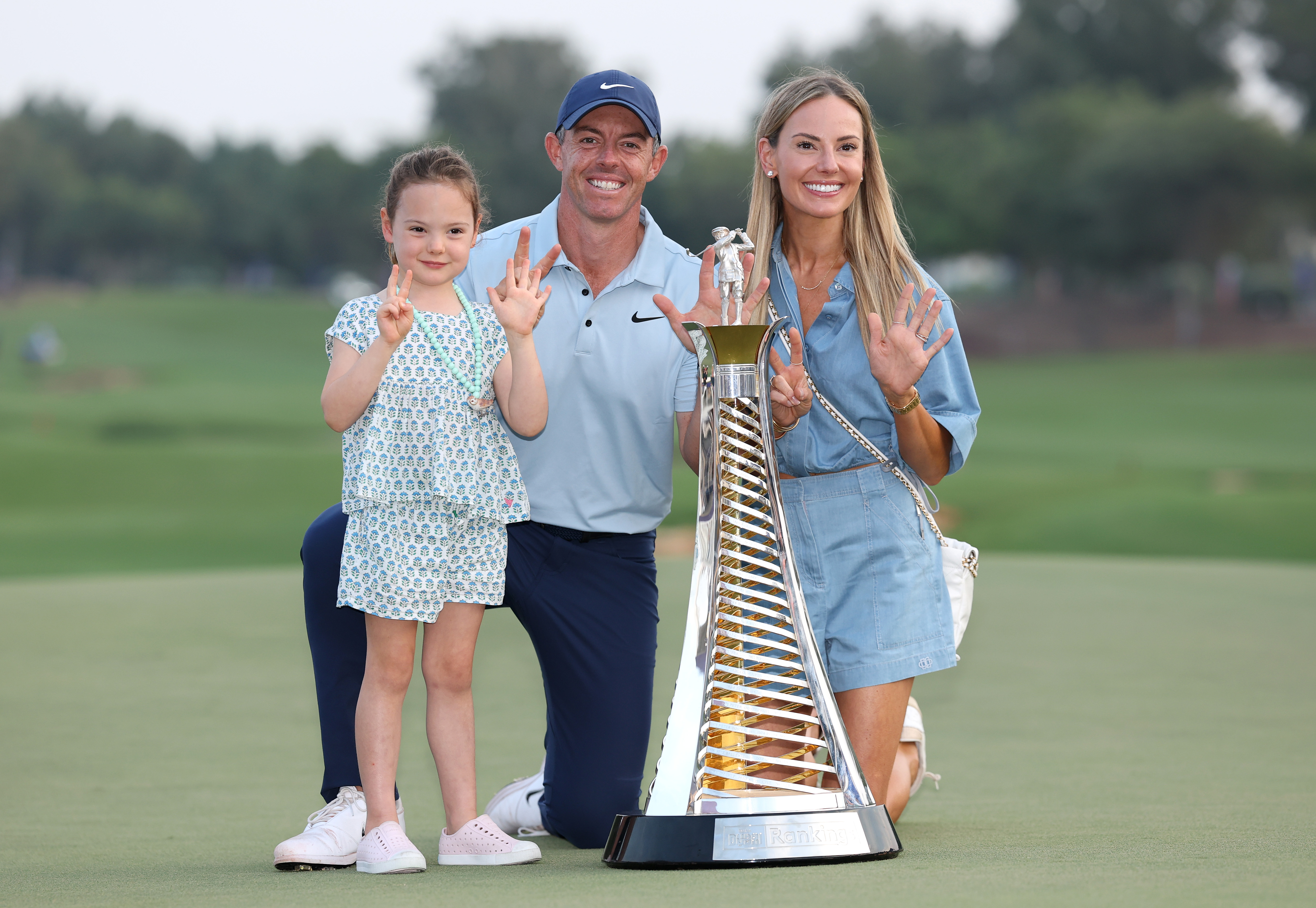 Rory McIlroy, Erica and Poppy all show seven fingers to the camera after the Northern Irishman won his seventh Race To Dubai in 2025