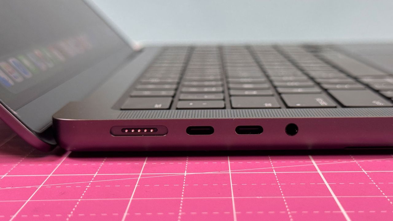 MacBook Pro (14-inch M4)