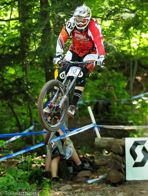 Steve Peat (Santa Cruz Syndicate) racing to second place