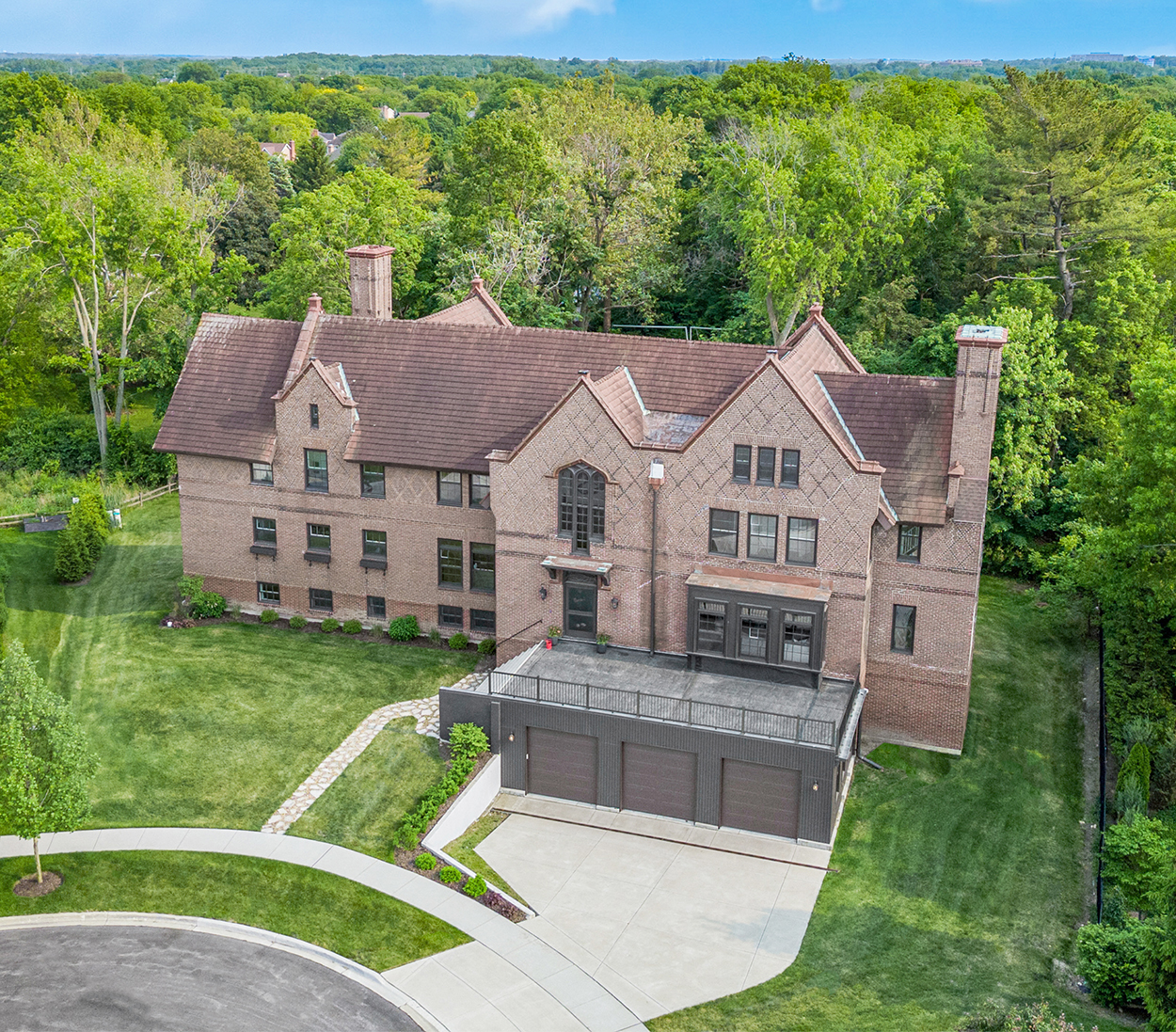 House of Seven Gables, a Tudor Revival mansion in Wheaton, Ill.