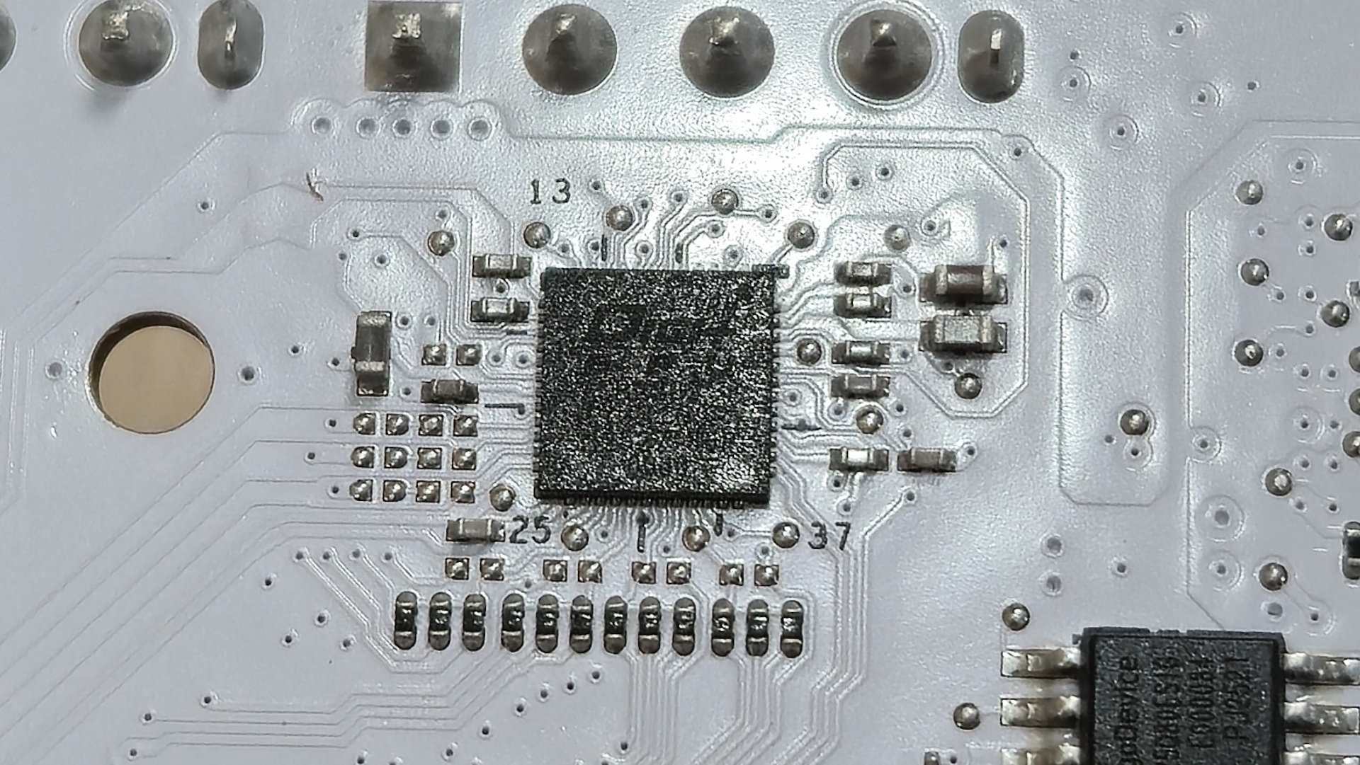 Asus ROG Crosshair X870E Glacial - ICs