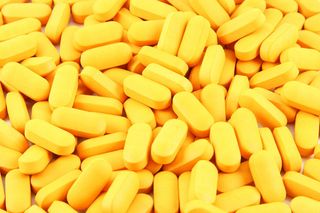 generic-yellow-pills-100831-02