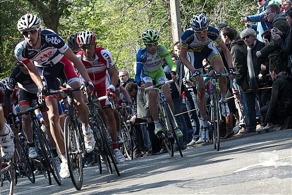 Jelle Vanendert (Lotto Belisol) leads Joaquim Rodriguez (Katusha) on their second ascent of the Mur de Huy.