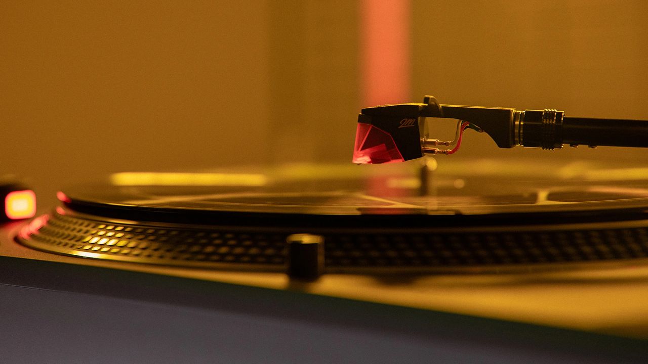 Technics SL-1200M7B turntable collaboration with Lamborghini