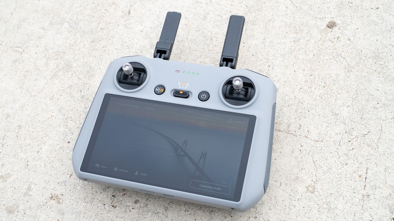 DJI Mini 4 Pro DJI RC 2 smart controller