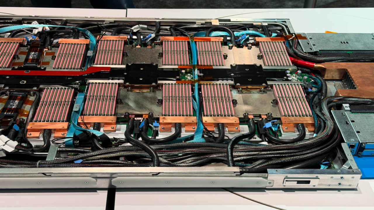 A server within a server: HP packs 81,920 CPU cores, up to 1.28PB RAM into one 42U rack using 80 multi-node motherboards