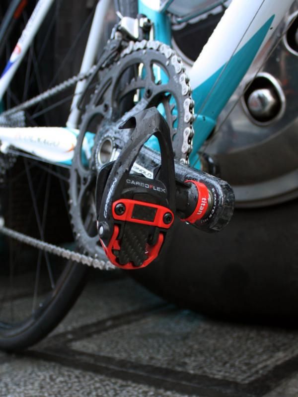 William Bonnet (Bbox Bouygues Telecom) used Time's older pedal style while the rest of his teammates used the new iClic model.