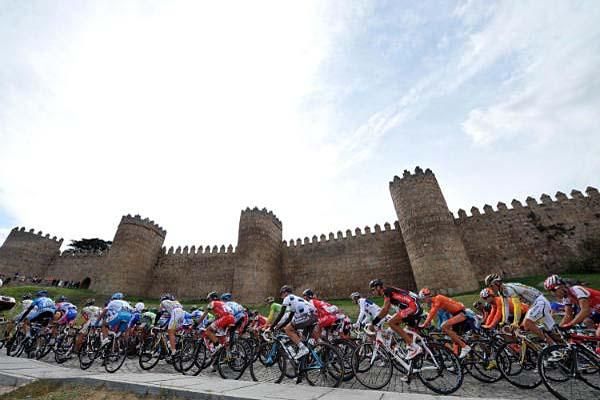 The peloton rolls out.