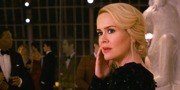 Sarah Paulson as Tammy at Met Gala heist in Ocean&#039;s 8