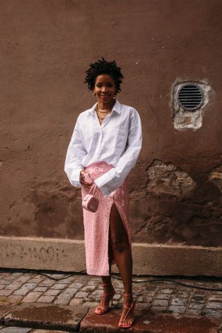 woman wearing button-up shirt, skirt, and heels