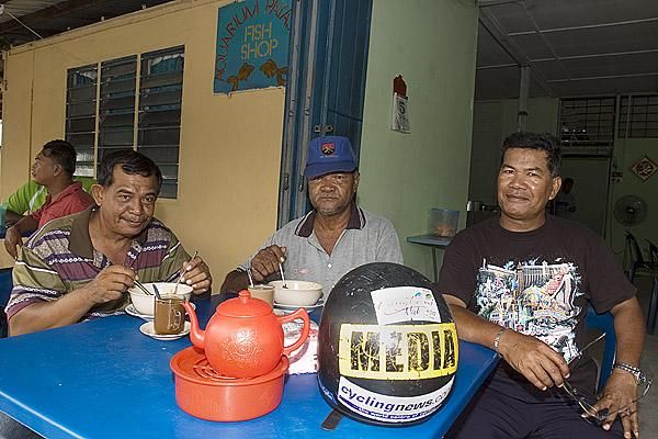 Moto breakdown so a chance for some lunch with the locals near Melaka.