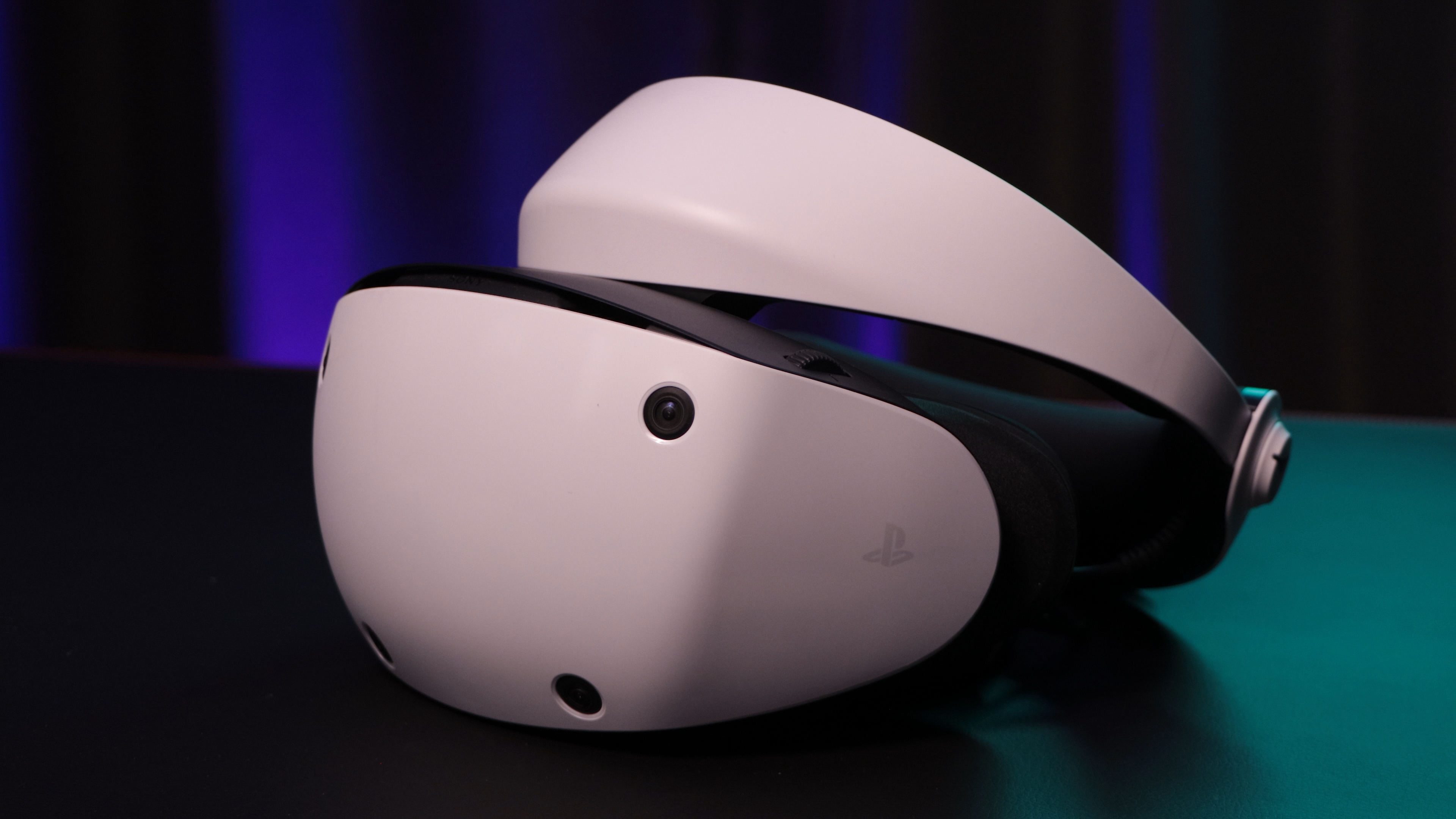 PSVR 2 Review Image showing the headset, and lens adjustment scrolling wheel on the top left of the headset
