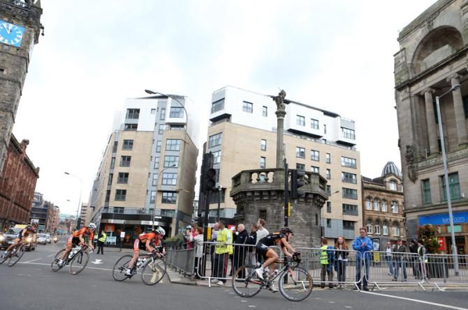 Dani King (Wiggle Honda) leads the race winning break through Glasgow City Centre