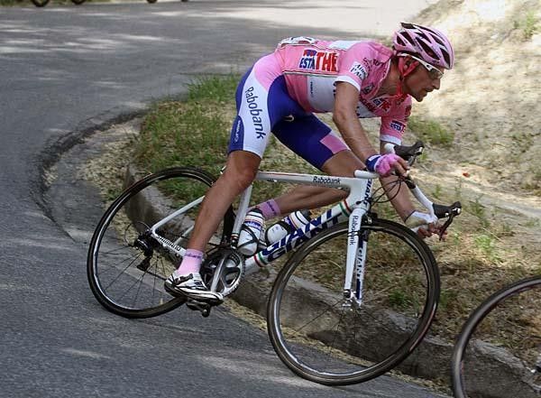Denis Menchov (Rabobank) descends.