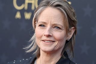 gray hair - jodie foster