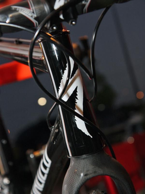 The tapered Specialized CruX head tube wraps around a Ritchey carbon 'cross fork on Todd Wells' (Specialized) prototype test rig.