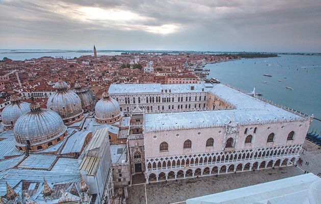 Alexander Armstrong and Dr Michael Scott continue their hi-tech investigation of Italy’s hidden history with a visit to Venice to see how it became one of the most powerful places in medieval Europe.