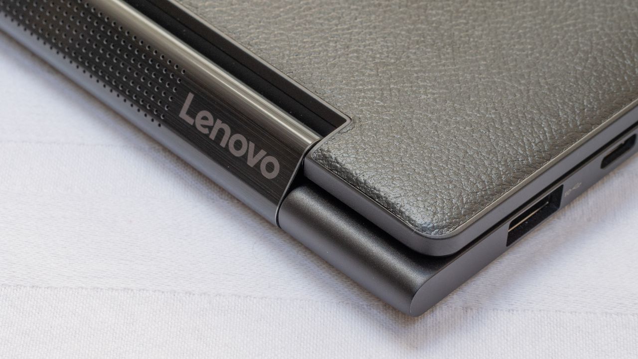 A closeup of the hinge of the Lenovo Yoga 9i 14in (Shadow Black)