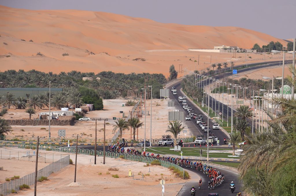 The peloton on stage 1 of the Abu Dhabi Tour