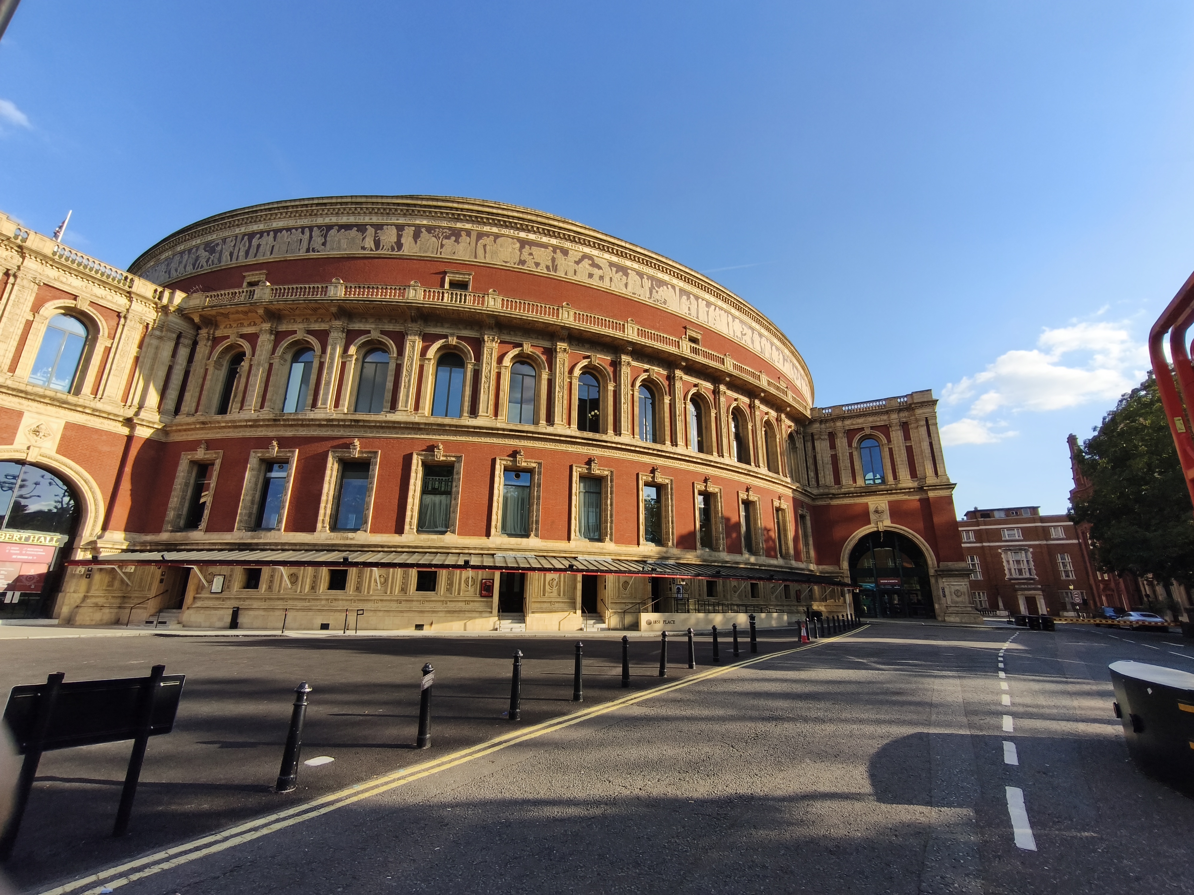 Xiaomi 15T Pro camera sample Royal Albert Hall 0.6x zoom