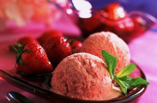 Dairy-free strawberry yogurt ice