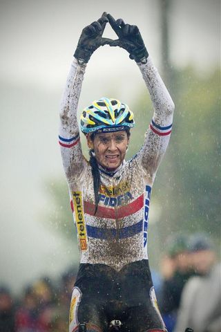 Nikki Harris remembers her fallen teammate Amy Dombroski in her victory salute in Ronse